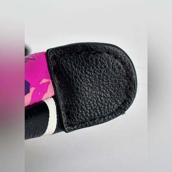 Betsy Johnson Cosmetic Bag / Wristlet - Floral, Black & White - Picture 7 of 13